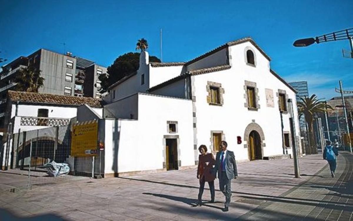 Una imatge de la restaurada masia de Can Verdaguer, a Nou Barris, dissabte.