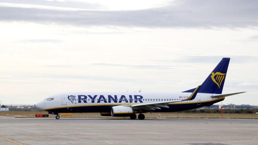 Ryanair empieza a aplicar este lunes su nueva política de equipaje