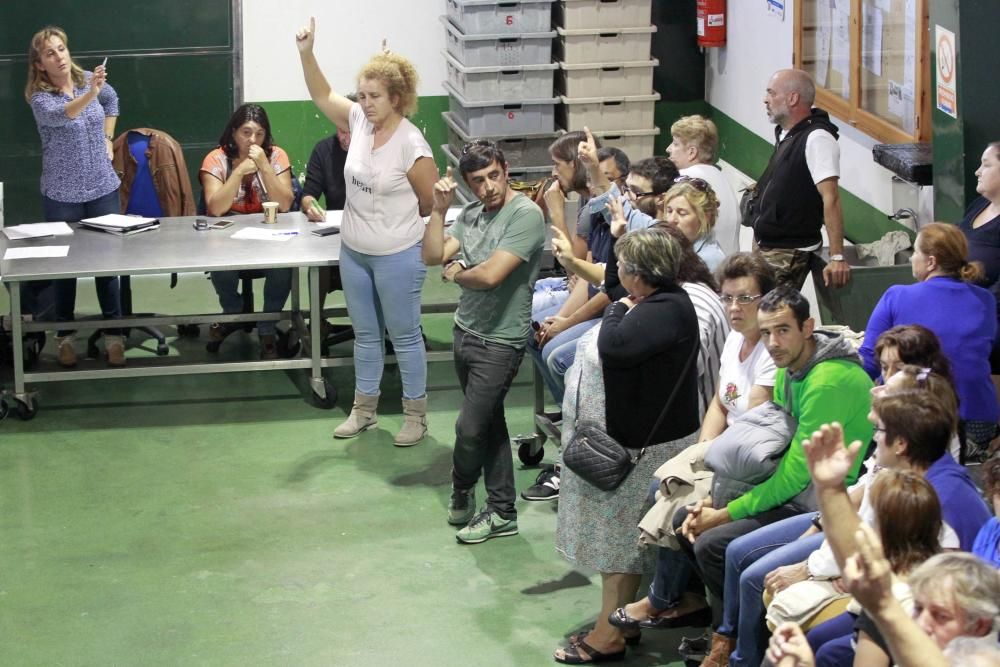 Los percebeiros en pie de guerra contra la cofradía de Baiona