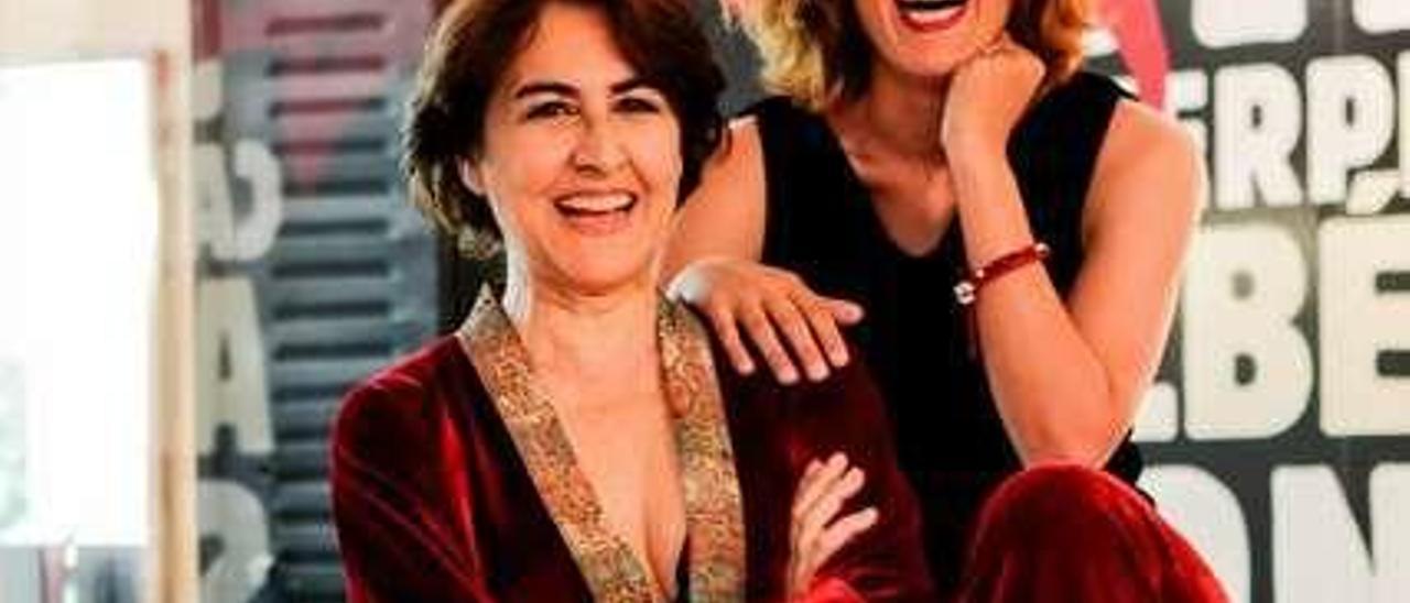 La pianista madrileña Rosa Torres-Pardo y la actriz gallega Lucía Álvarez en un estudio de música de Madrid. // Eva Díaz Iglesias