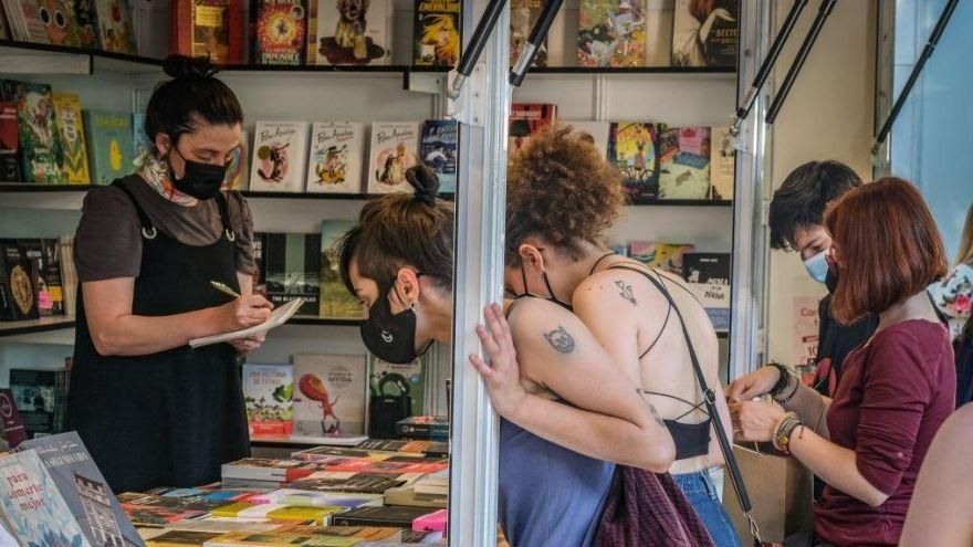 Ilusión entre los libreros por una feria que vuelve a su fecha habitual