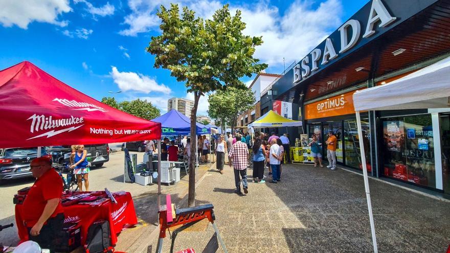 La Ferreteria Espada celebra el seu 50è aniversari amb una festa al carrer