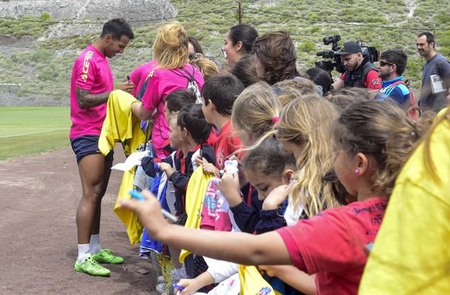 Entrenamiento de la UD Las Palmas en Barranco ...