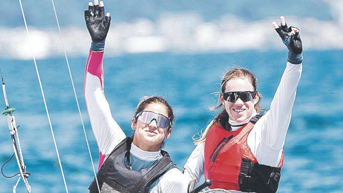 Patricia Cantero (izq.) junto a Silvia Mas (dcha.), en Enoshima. | | MARÍA MUÍÑA/RFEV