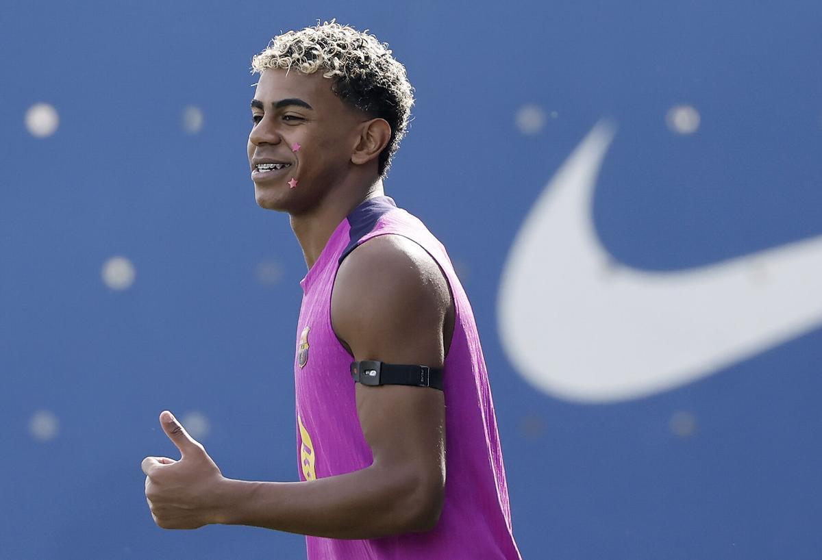 Flick, sobre com afrontar el fenomen Lamine Yamal: «Parlo molt amb ell i sempre l’ajudaré i li mostraré el meu suport» Flick, sobre com afrontar el fenomen Lamine Yamal: «Parlo molt amb ell i sempre l’ajudaré i li mostraré el meu suport»