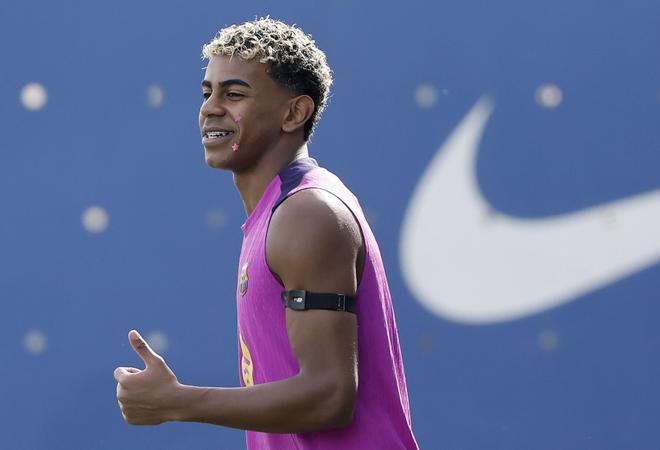 Flick, sobre com afrontar el fenomen Lamine Yamal: «Parlo molt amb ell i sempre l’ajudaré i li mostraré el meu suport»