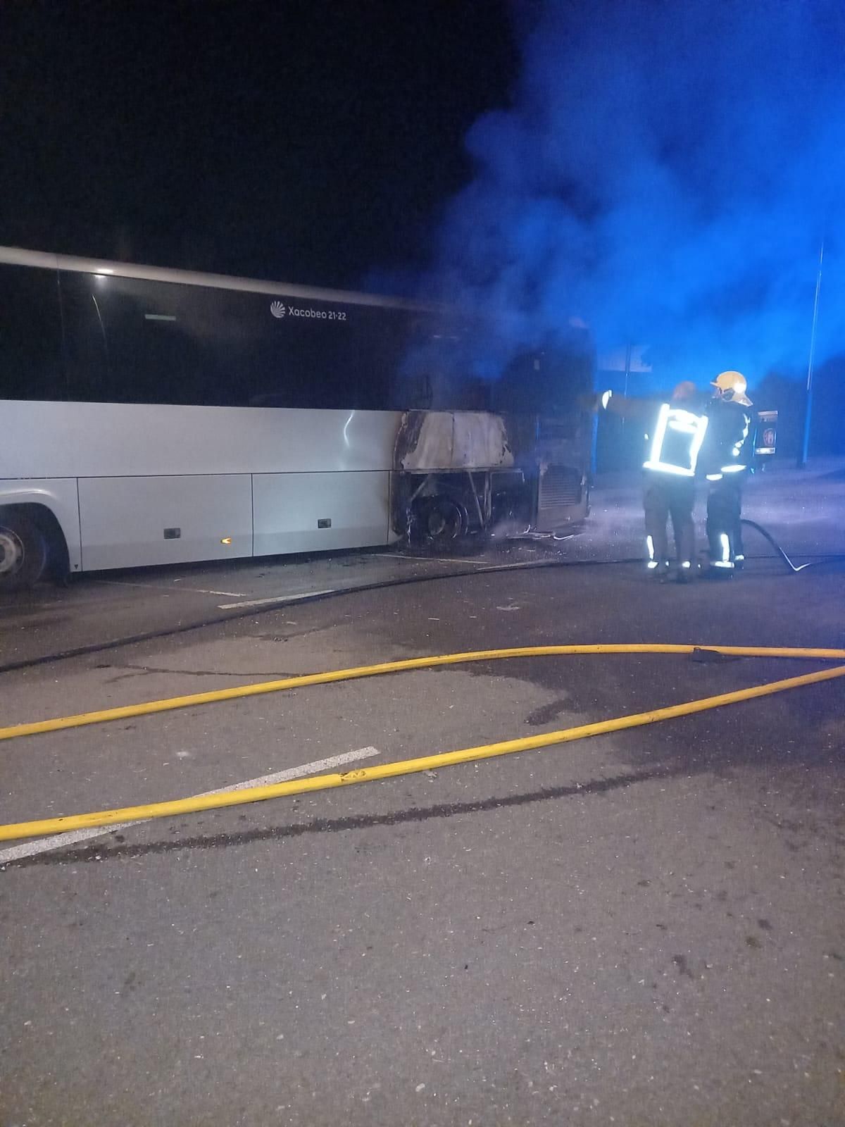La Guardia Civil investiga el incendio de dos autobuses en Cerceda