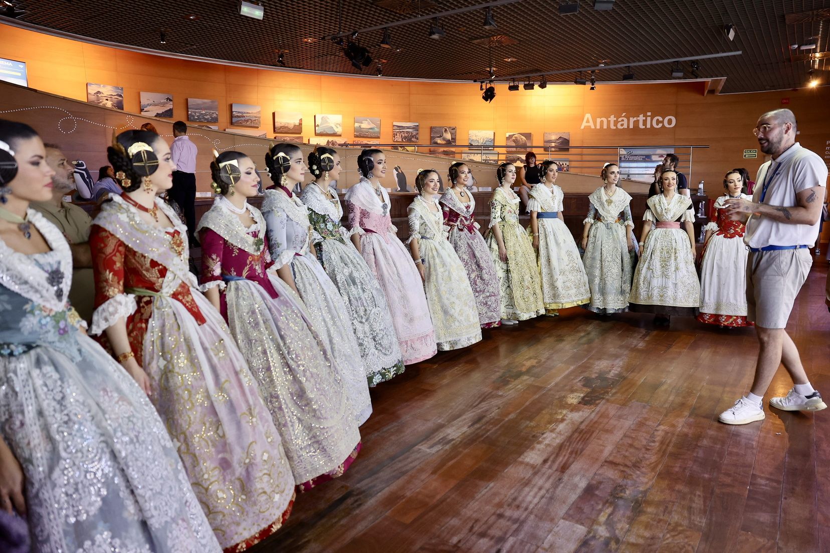 Cita de las candidatas a Fallera Mayor 2026 en l'Oceanogràfic