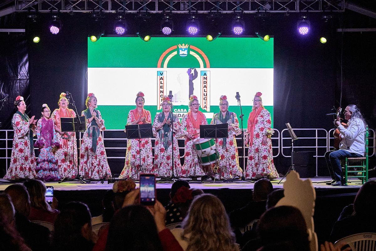 La feria está ubicada junto a la pasarela.