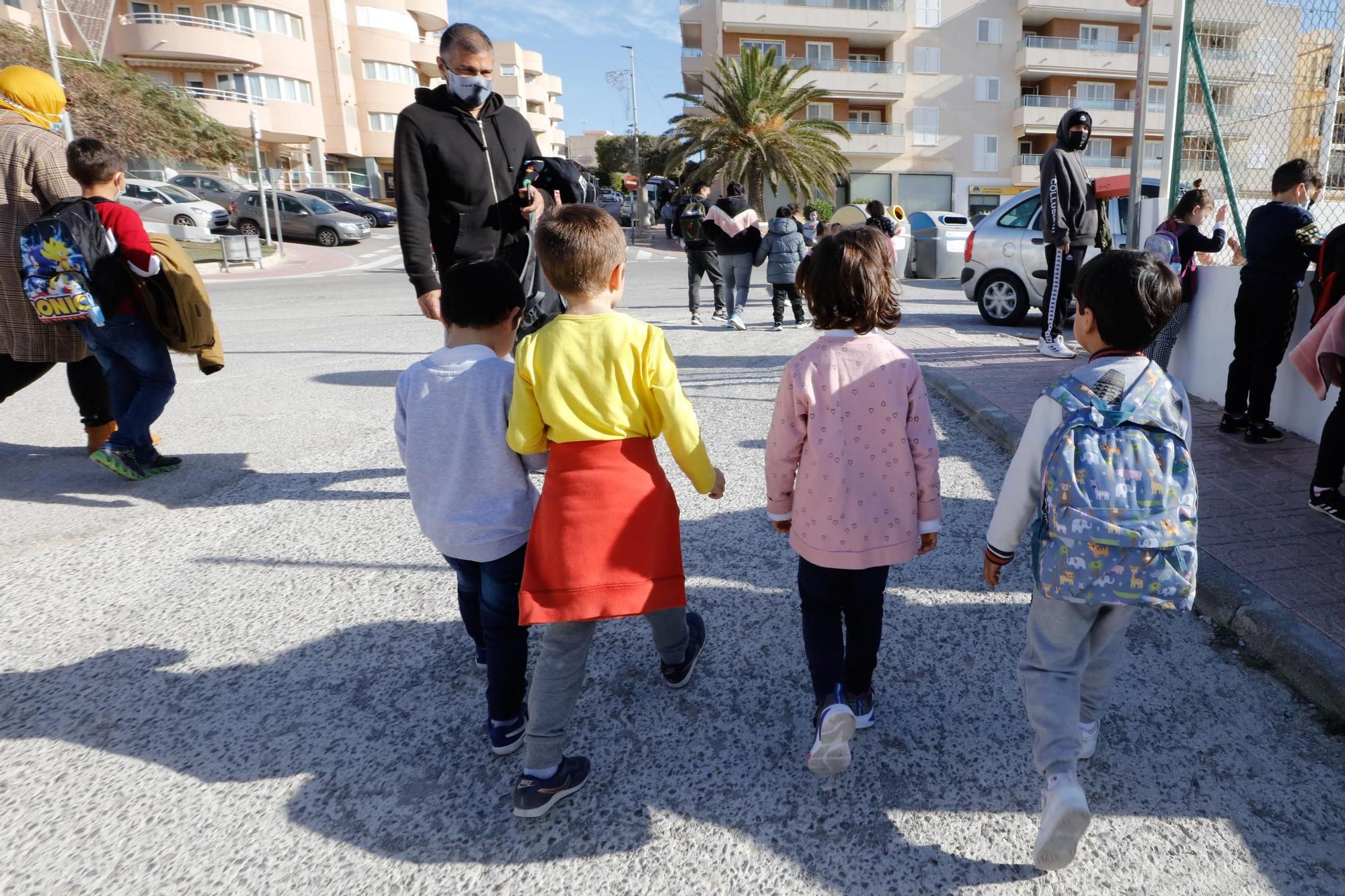 Vuelta a los colegios de Ibiza complicada a por los contagios de covid de docentes
