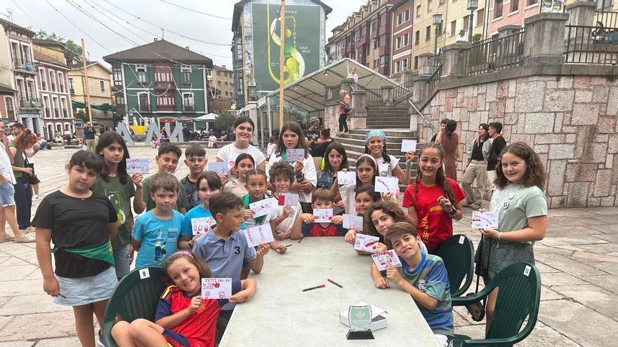 EN IMÁGENES: Los niños de Nava diseñan sus dibujos para los vasos de sidra