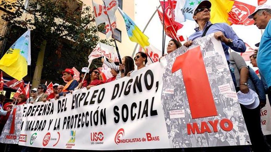 Los sindicatos de Canarias convocaron este miércoles una manifestación unitaria con motivo del Primero de Mayo bajo el lema &quot;Primero las personas&quot;.