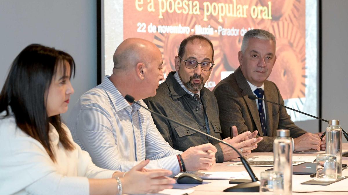 Pola esquerda, María López-Sández, Javier Sar, Henrique Monteagudo e Valentín García.