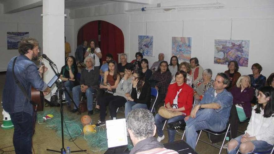 Una reciente actuación musical en el local del Ateneo de Marín. // S.A.