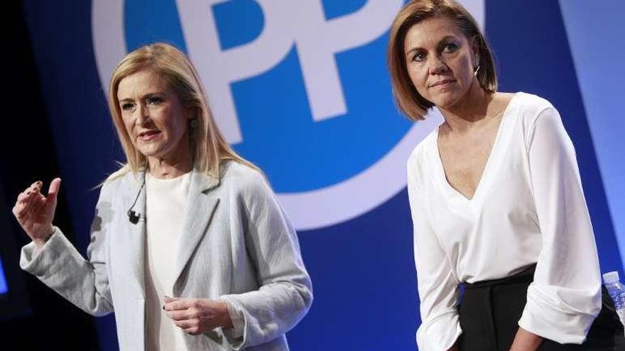 La presidenta de Madrid, Cristina Cifuentes, y Cospedal. // Efe