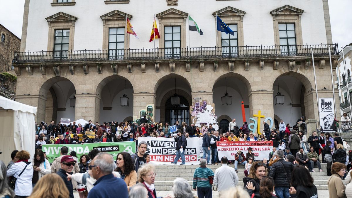 Protesta contra los alquileres abusivos el pasado mes de abril en Cáceres.