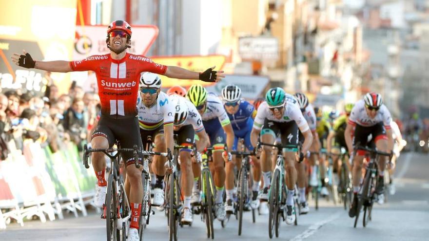 Froome cau camí de  Sant Feliu i es queda  sense opcions a la Volta