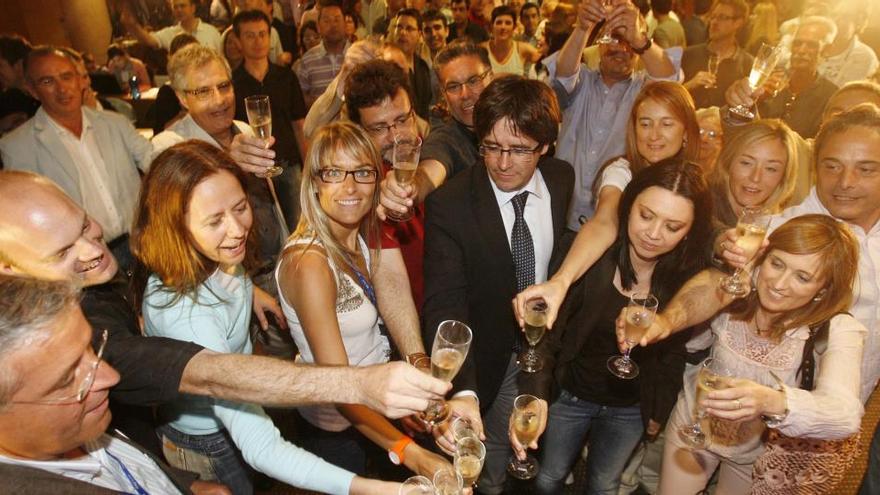 Carles Puigdemont, celebrant la seva victòria el 2011 · Aniol Resclosa