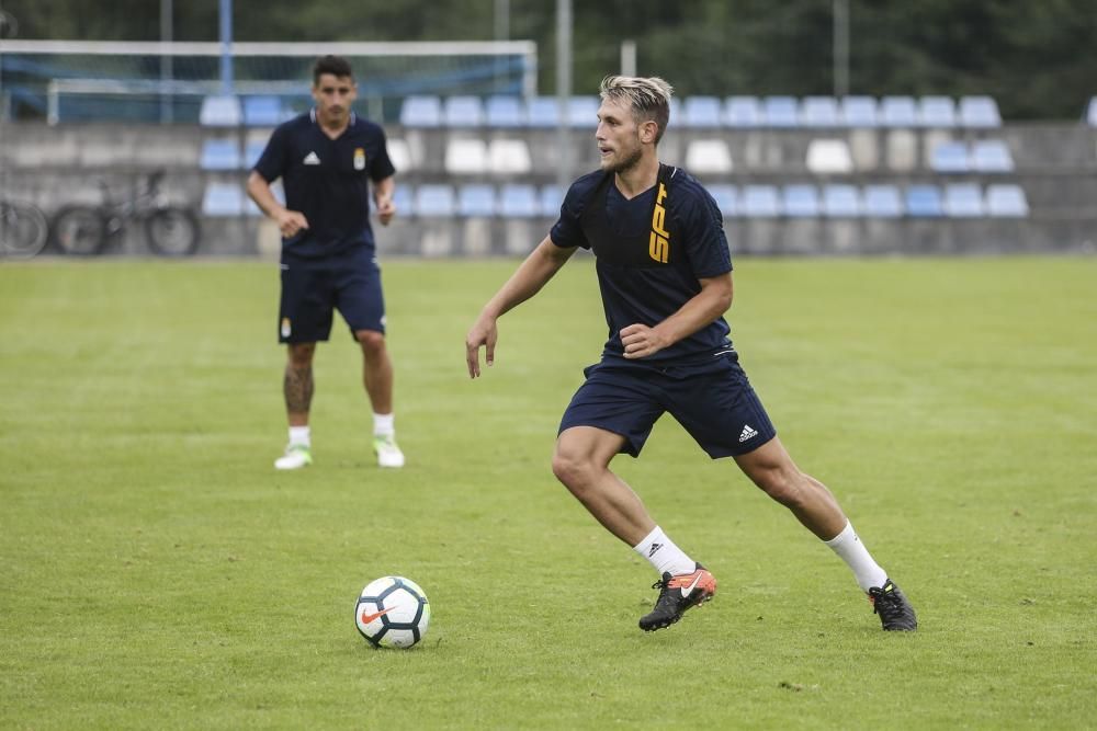 Entrenamiento del Real Oviedo en el Requexón