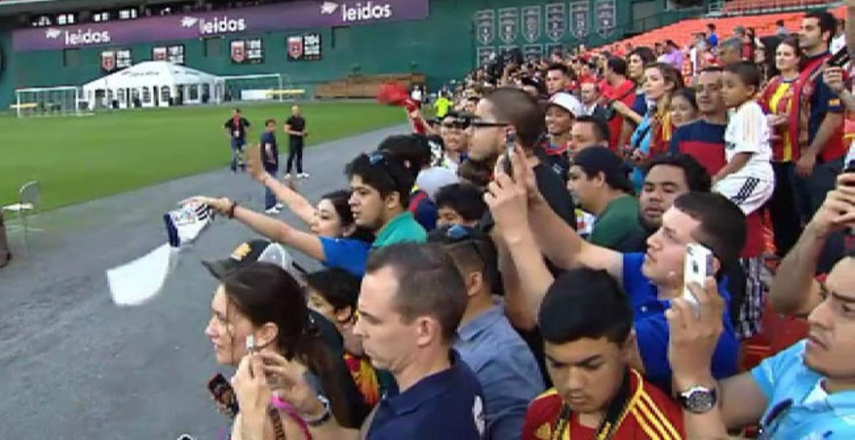 Locura por la selección en el último entrenamiento en Washington