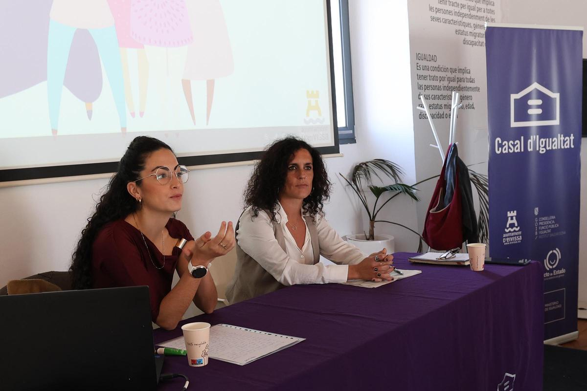 Marta Martínez y Laia Amores, en la presentación de 'Dones que floreixen'