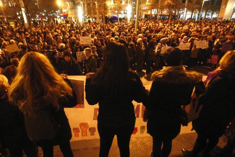 El feminismo zaragozano protesta contra las políticas machistas