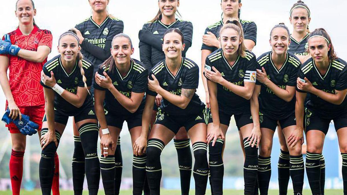 Las jugadoras del Real Madrid femenino se tapan el parche de la Liga F en la última jornada del campeonato.