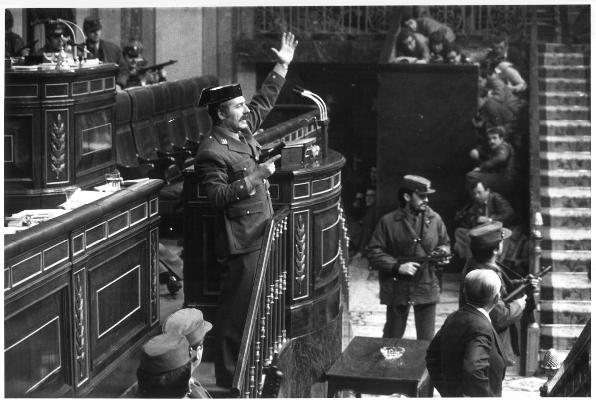 Antonio Tejero asalta el Congreso de los Diputados el 23-F