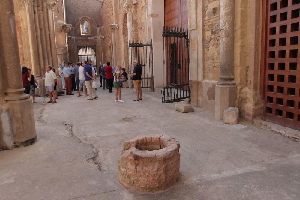 Primeros visitantes a la Catedral Vieja de Cartagena