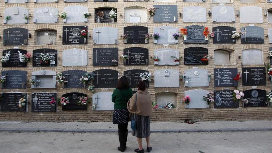 Los traslados de cadáveres en el cementerio de Torrero caen un 61%