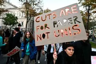 Los estudiantes de Austria se suman a la ola de protestas en Europa en contra de los recortes en las universidades
