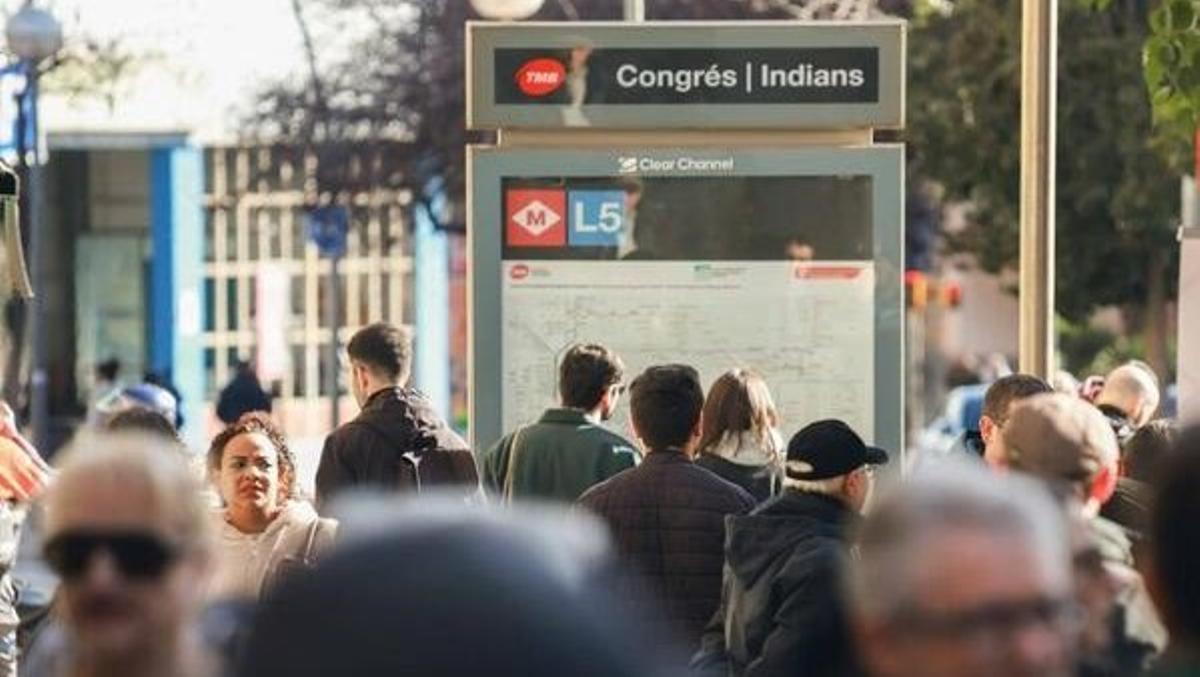 El nuevo letrero de la parada de metro Congrés-Indians.