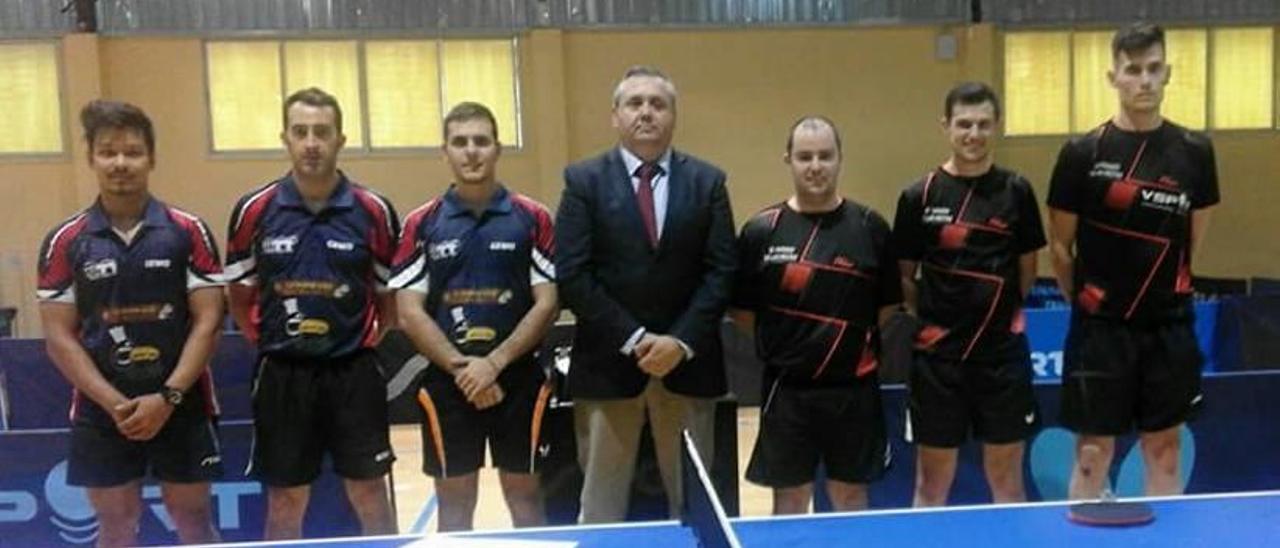 Los representantes del Alzira Tenis Taula en uno de sus partidos en Andalucía.