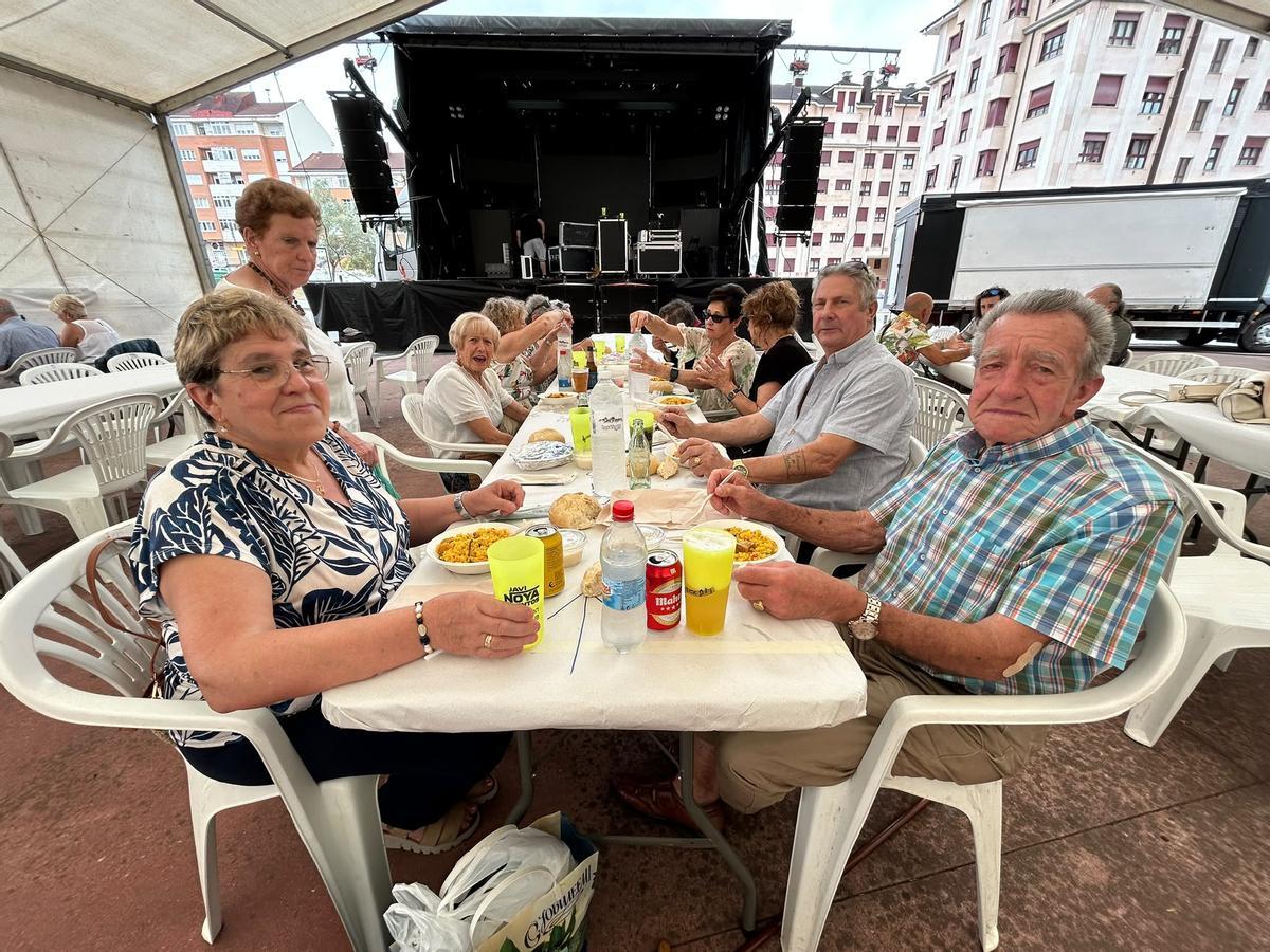 EN IMÁGENES: Las Vegas sale con los cubiertos a la calle para celebrar las fiestas