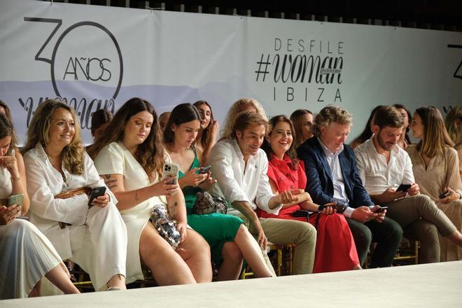 La revista Woman celebra su 30 aniversario con un desfile de Adlib Ibiza en los jardines de Diario de Ibiza