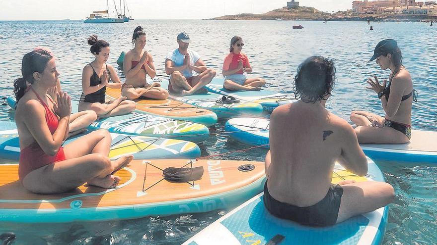 El yoga flota en Cabo de Palos