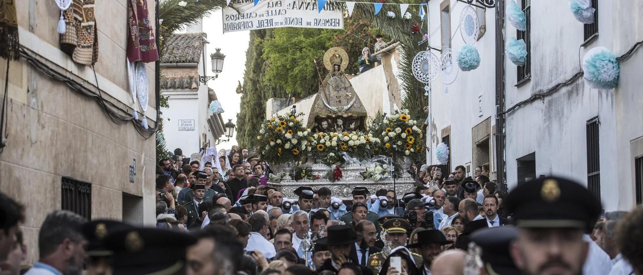 Galería | Cáceres ovaciona a la Virgen de la Montaña en Fuente Concejo