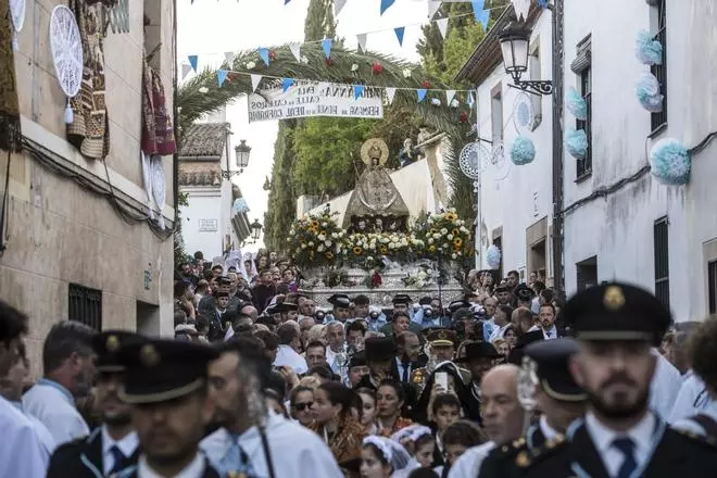 Galería | Cáceres ovaciona a la Virgen de la Montaña en Fuente Concejo