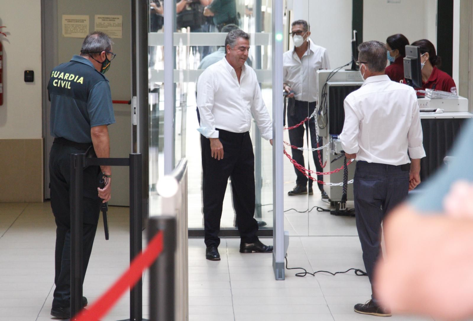 Enrique Ortiz a su llegada a la Audiencia