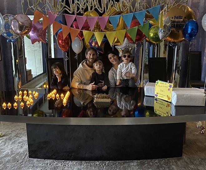 Sergio Ramos celebra su cumpleaños desde casa en familia, con Pilar Rubio embarazada y sus tres hijos