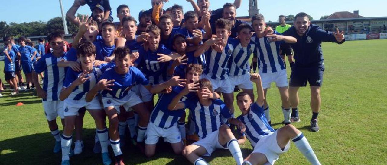 El Porto se eirigió en campeón de la II Copa Ribadumia.