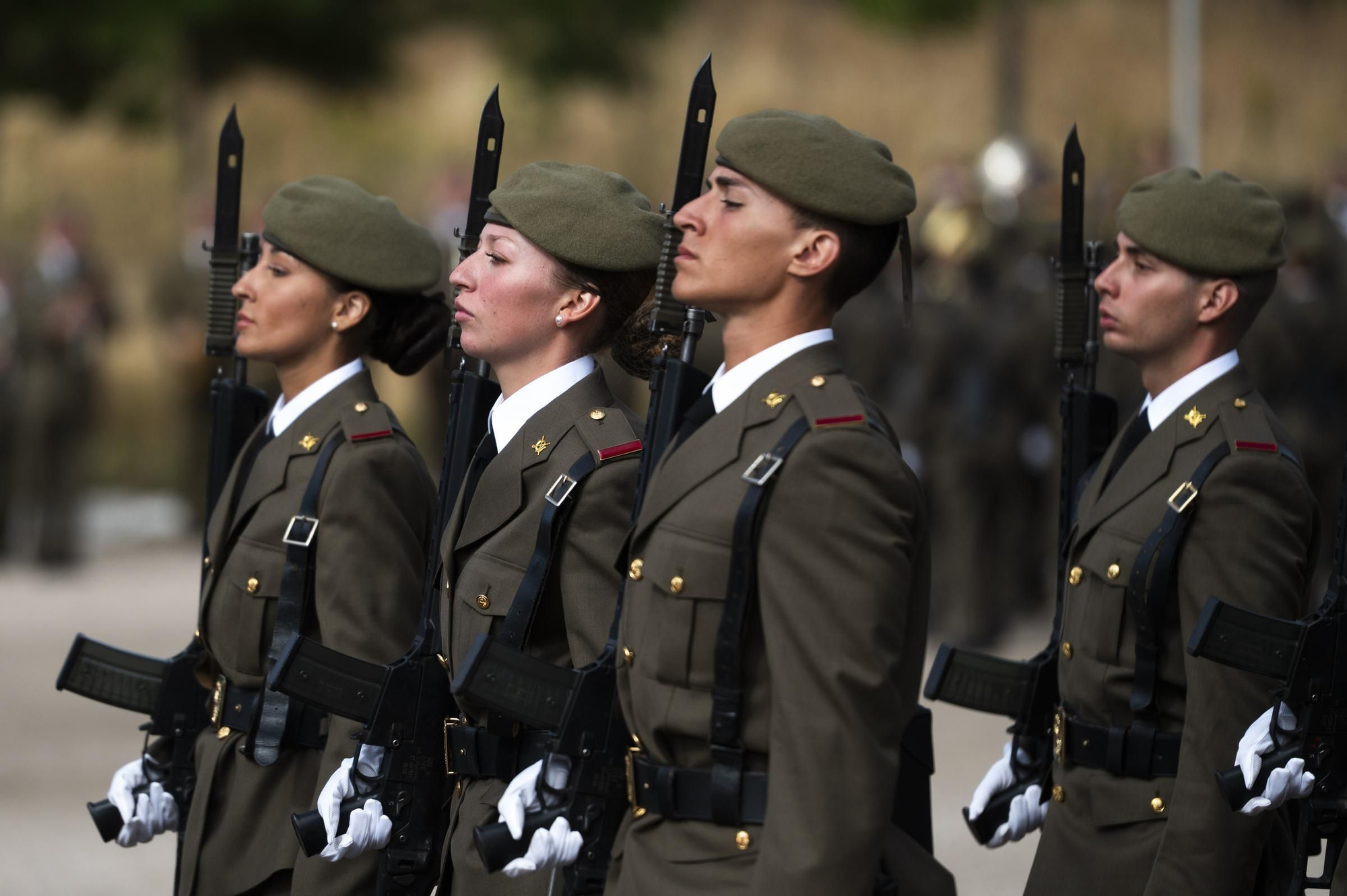EN IMÁGENES | Multitudinaria jura de bandera en Cáceres con récord de mujeres soldado