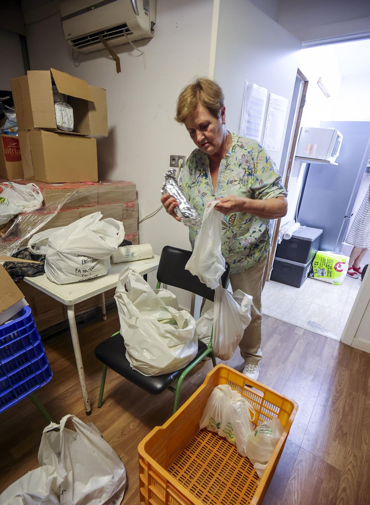 Reparto de comida en Reacción Solidaria