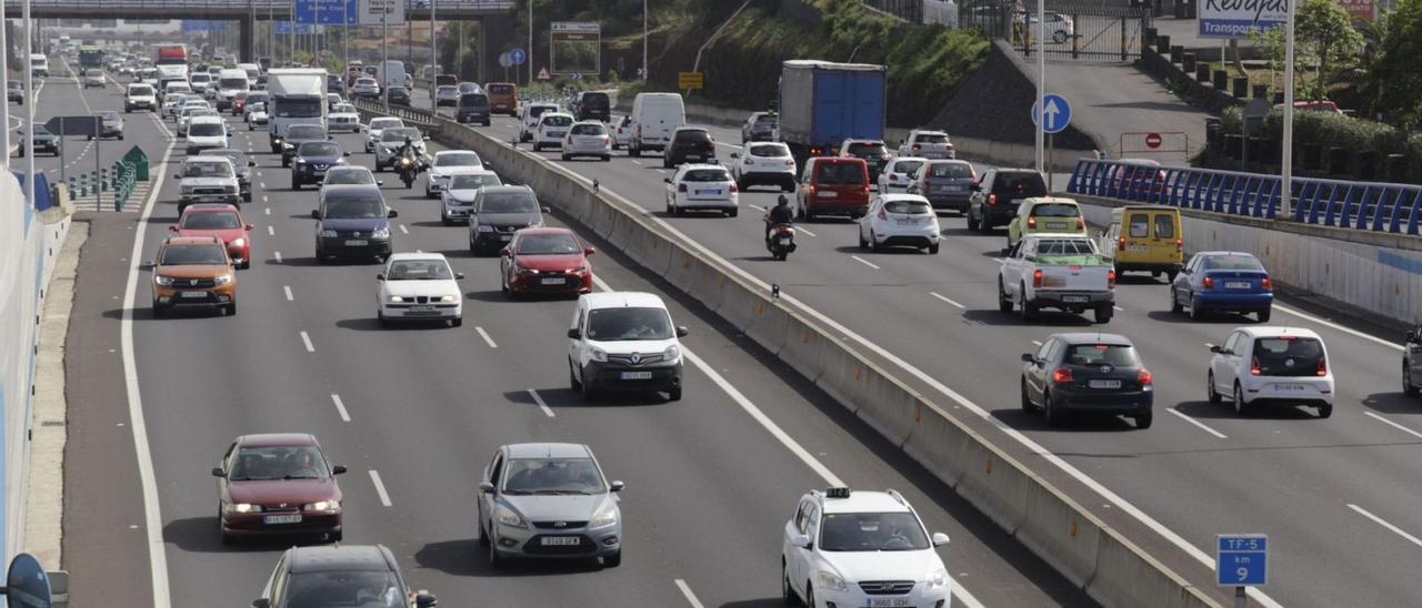 Imagen de la Autopista del Norte, la TF-5, ala altura del Intercambiador de Transportes de La Laguna.