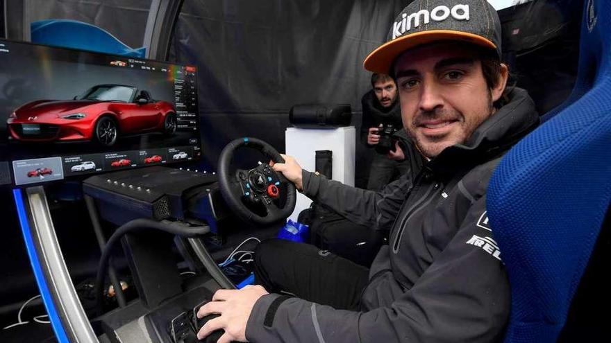 Fernando Alonso, a los mandos de un navegador virtual.