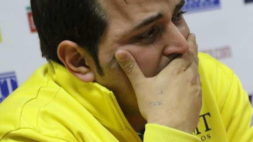 García Valiente trata de aguantar las lágrimas en rueda de prensa.