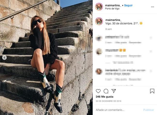 El look de Mai Martins con los botines 'cowboy' metalizados de Zara