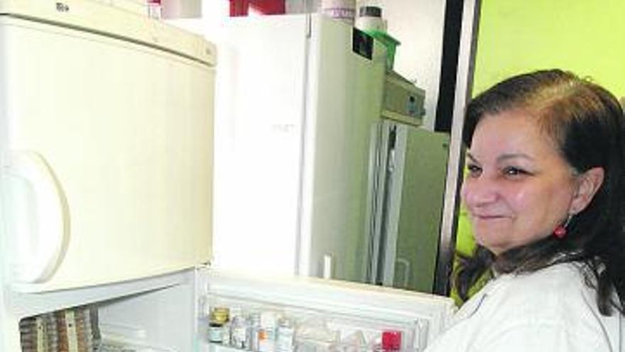 Ana González, en uno de los laboratorios del Serida, en Villaviciosa.