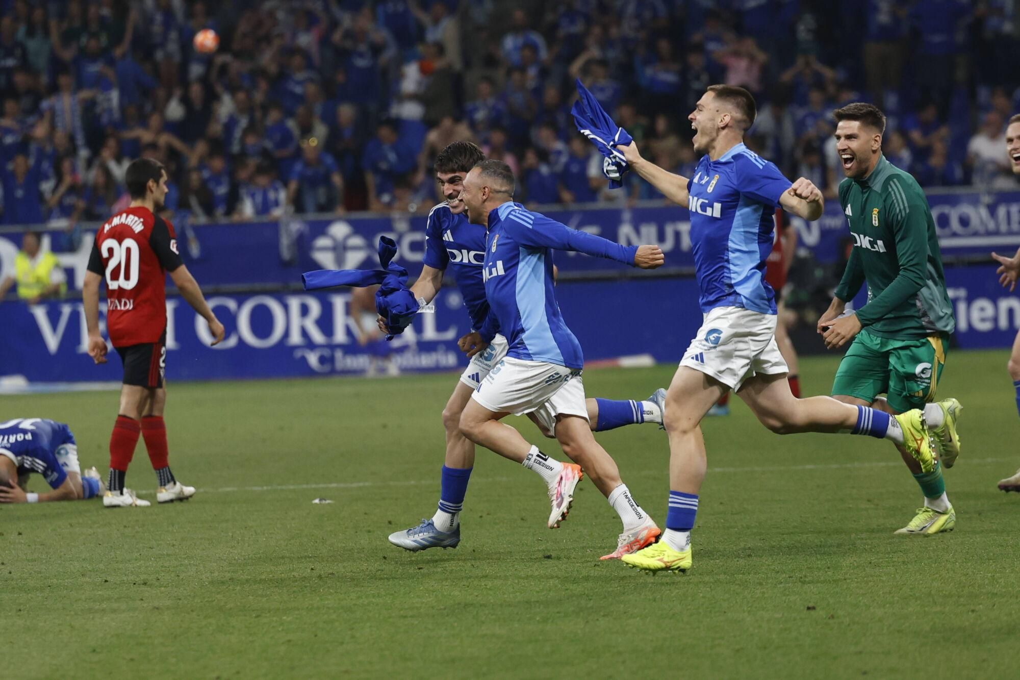 Así se vivió en el Carlos Tartiere la noche del ascenso del Oviedo a Primera División 24 años después