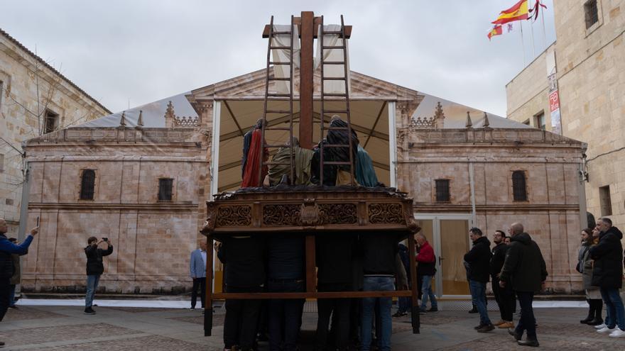 Los pasos ya aguardan en la carpa de la Semana Santa de Zamora